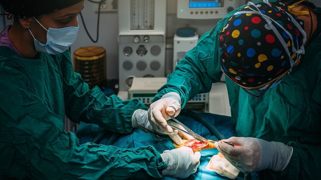 Surgeons performing open surgery with precision instruments at Cardiac Care Associates, best cardiac care centre in Bhopal.